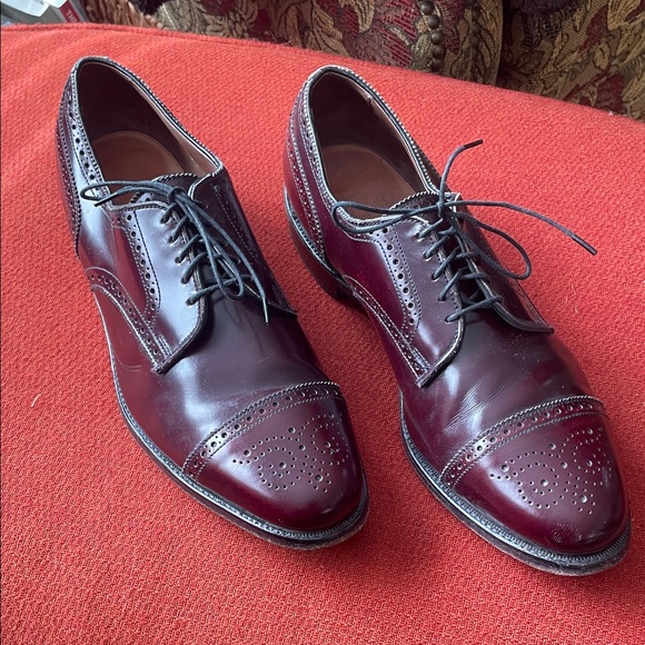 Allen Edmonds Sanford dress shoes. Size 11 1/2. Burgundy leather. main image 5